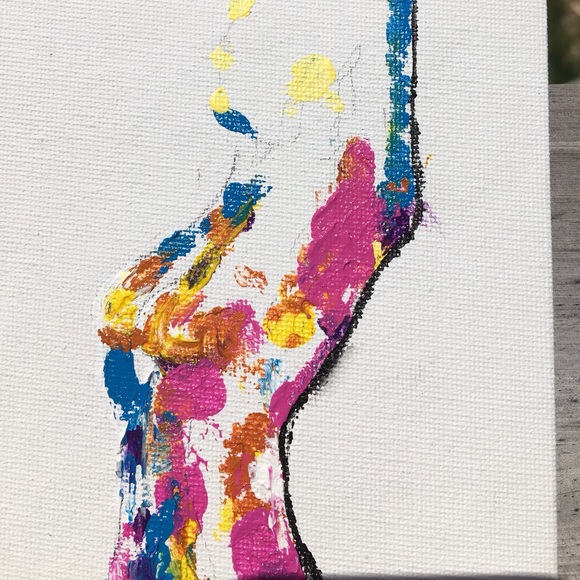 Minimalist woman painting - Picture 4 of 5